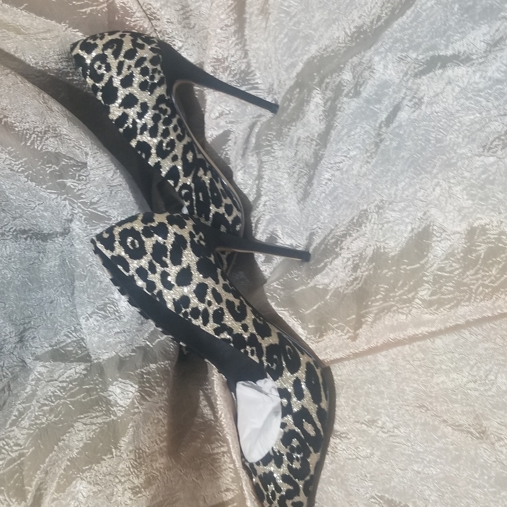 Chic Black and Cream Stiletto Heels with Animal Print